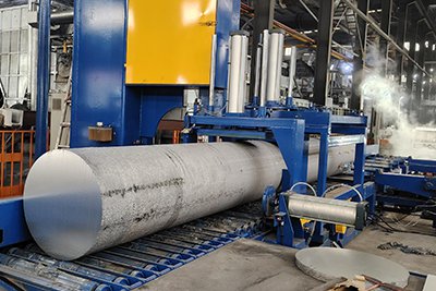 Sierra de cinta automática para tochos de aluminio